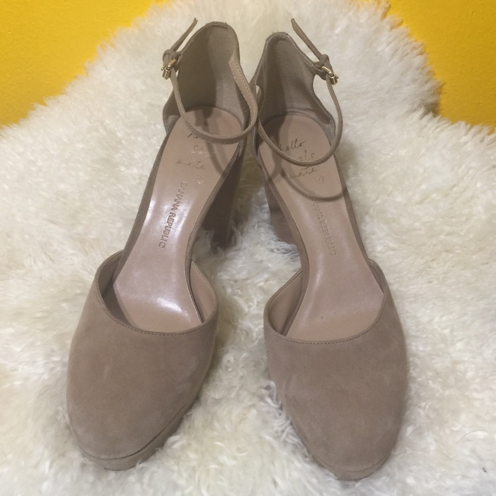 🔴 BANANA REPUBLIC “hello sole mate” suede pumps